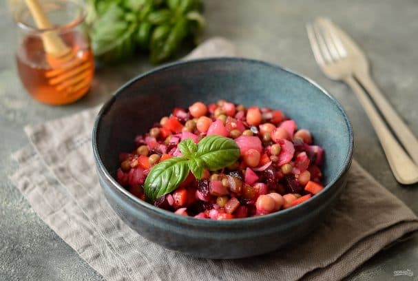 Beet salad with honey-mustard dressing