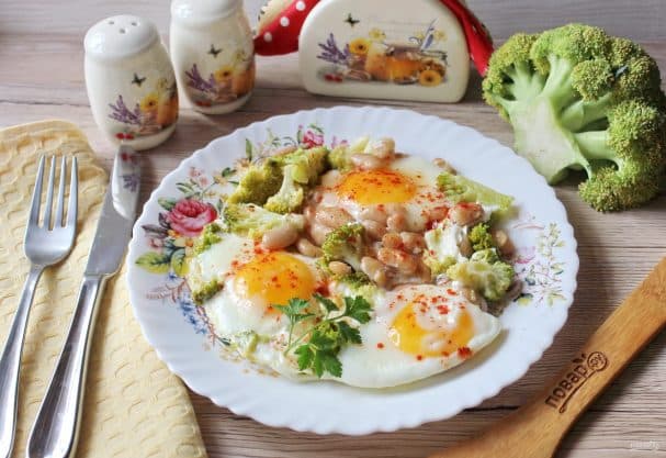 Яйчаніца з брокалі і фасоллю