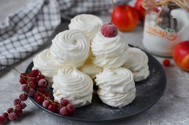 Meringue made from baby puree